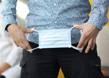 دراسة: فيروس كورونا يسبب الألم والضعف الجنسي وانخفاض عدد الحيوانات المنوية