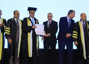 محافظ سوهاج يشهد حفل تخريج الدفعة 26 طب بشري سوهاج