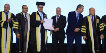 محافظ سوهاج يشهد حفل تخريج الدفعة 26 طب بشري سوهاج