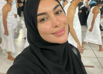 ياسمين صبري تؤدي مناسك العمرة