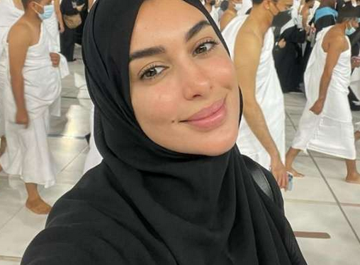 ياسمين صبري تؤدي مناسك العمرة