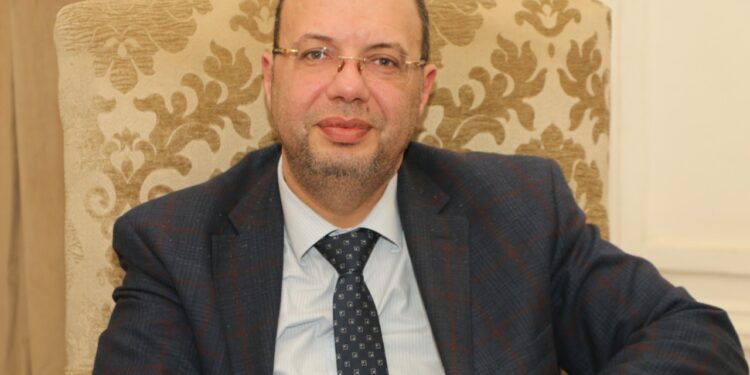 ممثل النيابة الإدارية يلتقي اللجنة المشرفة على انتخابات رئاسة حزب الوفد