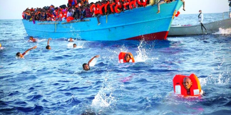 المؤبد وغرامة 5 مليون جنيه عقوبة تهريب المهاجرين في قانون مكافحة العجرة غير الشرعية.. تفاصيل