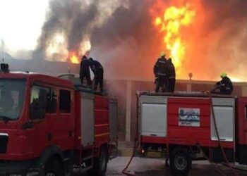 إخماد حريق نشب داخل عقار في السلام دون إصابات