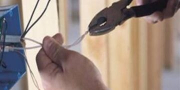 مصرع عامل صعقا بالكهرباء بمصنع بلاستيك بكفر الشيخ