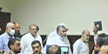 وصول المتهمين في قضية الآثار الكبرى لحضور سادس جلسات محاكمتهم