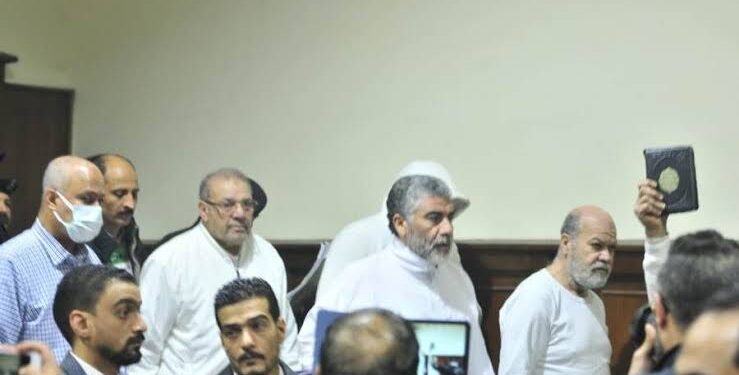 وصول المتهمين في قضية الآثار الكبرى لحضور سادس جلسات محاكمتهم