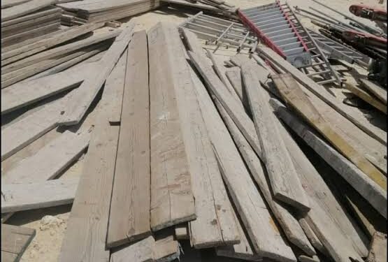 إصابة شقيقين بعد سقوط عرق خشب عليهما في بني سويف