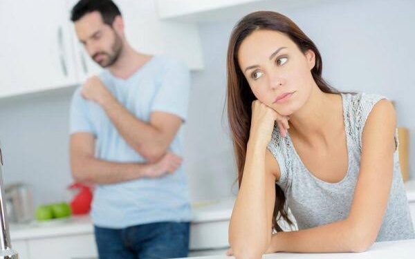 للرجال والنساء.. أسباب وعلاج اكتئاب ما بعد الزواج