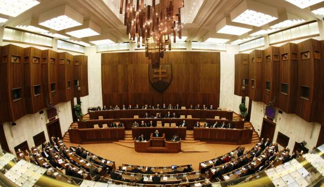 برلمان سلوفاكيا يصوت على نشر قوات أطلسية فى البلاد