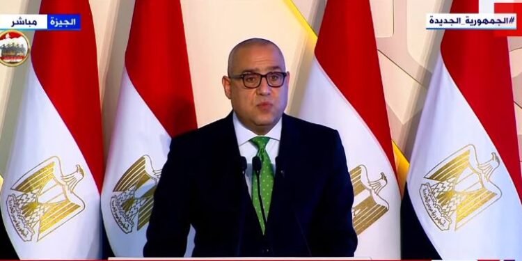 وزير الإسكان: 1.7 مليار جنيه تكلفة مشروعات الإسكان في طريق الواحات
