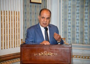 أحمد مهني يطالب بتعزيز خدمات الإسكندرية خلال اجتماع لجنة الإدارة المحلية بحضور المحافظ