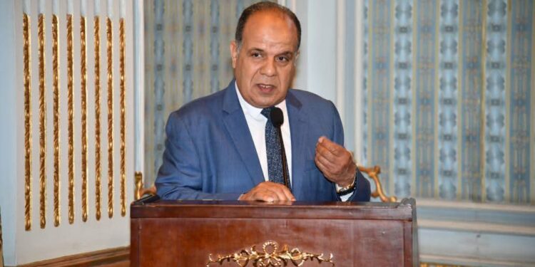 أحمد مهني يطالب بتعزيز خدمات الإسكندرية خلال اجتماع لجنة الإدارة المحلية بحضور المحافظ