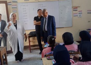 مدير تعليم طهطا يستقبل رئيس الإدارة المركزية لمكافحة التسرب التعليمي بالوزارة