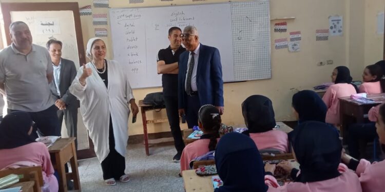 مدير تعليم طهطا يستقبل رئيس الإدارة المركزية لمكافحة التسرب التعليمي بالوزارة