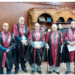 الباحث مع لجنة المناقشة