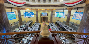 خبير اقتصادي: تراجعات البورصة فرصة واعدة للمستثمرين | فيديو