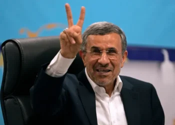 بالفيديو.. حقيقة سقوط الرئيس الإيراني الأسبق أحمدي نجاد في فخ الموساد الإسرائيلي