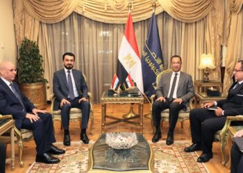 وزير الاتصالات ونظيره العراقى وجانب من الاجتماع