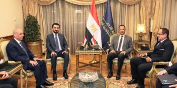 وزير الاتصالات ونظيره العراقى وجانب من الاجتماع