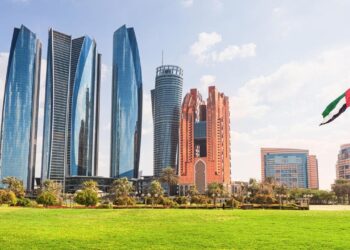 بالفيديو | من آسيا إلى أفريقيا.. الإمارات تبني شبكة تجارة عابرة للقارات