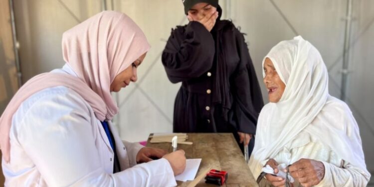 خدمات طبية عند أبواب النازحين.. جولات جديدة لعيادة «الفارس الشهم 3» الإماراتية | فيديو
