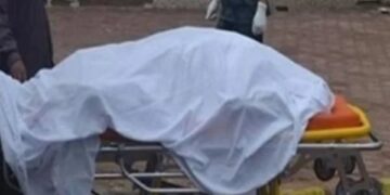 مصرع شخصين وإصابة ثالث في انقلاب سيارة محملة بالموبيليا على صحراوي سوهاج
