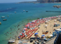 المصطافين على شواطئ البحر الأبيض