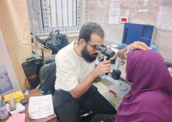 الكشف والعلاج مجانًا.. قافلة عيون في سوهاج توزع 2000 نظارة طبية على المواطنين