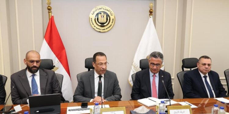 الاتصالات والتموين تبحثان التوسع في خدمات كارت الخدمات الحكومية الموحد