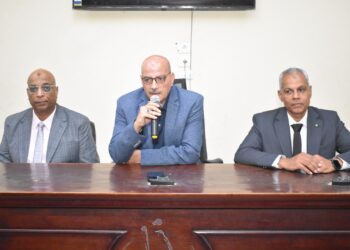 «كل مشكلة لها حل».. وكيل تعليم سوهاج يعلن نهج العمل الجديد داخل المديرية