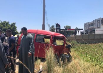 إصابة 4 أشخاص في تصادم سيارتين بطريق سوهاج  نجع حمادي
