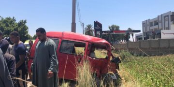 إصابة 4 أشخاص في تصادم سيارتين بطريق سوهاج  نجع حمادي
