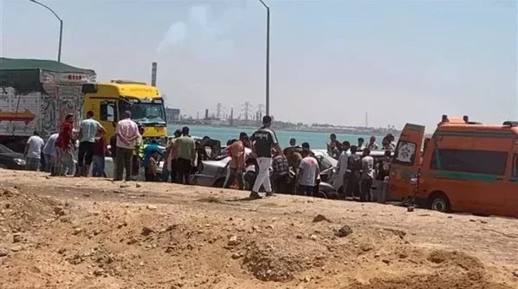 انفجار الإطار الخلفي لإحدى المركبتين يتسبب في حادث تصادم “الدواويس” بالإسماعيلية 