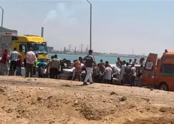 انفجار الإطار الخلفي لإحدى المركبتين يتسبب في حادث تصادم “الدواويس” بالإسماعيلية