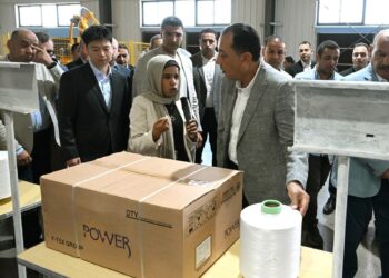 رئيس الوزراء ووزير الصناعة وجانب من الافتتاح