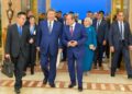 السيسي يستقبل الرئيس الصيني شي جين بينج في مطار القاهرة
