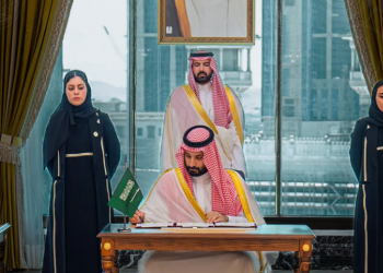 خبير: حرب إيران تهز المظلة الأمريكية.. «تحالف مكة» يرسم ملامح نظام أمني جديد بالشرق الأوسط