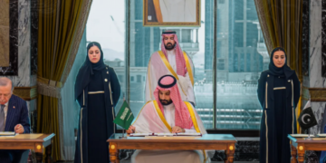 خبير: حرب إيران تهز المظلة الأمريكية.. «تحالف مكة» يرسم ملامح نظام أمني جديد بالشرق الأوسط