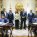 وزيرا البيئة والتنمية المحلية وجانب من توفيع الاتفاق