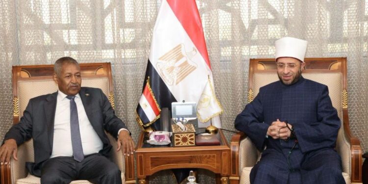 وزير الأوقاف الدكتور أسامة الأزهرى والسفير السودانى