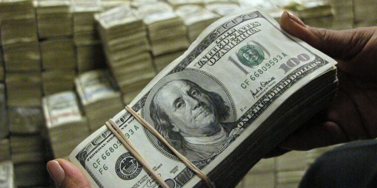 احتياطي مصر الأجنبي يواصل التحليق.. 57.2 مليار دولار بدعم قوي من الذهب | إنفوجراف