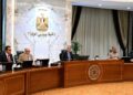 رئيس الوزراء وجانب من اجتماع الحكومة