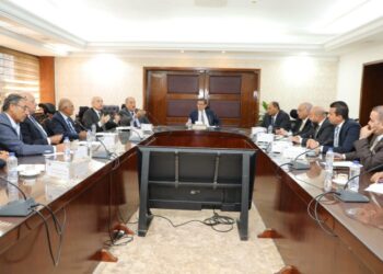 وزير الزراعة وجانب من الاجتماع