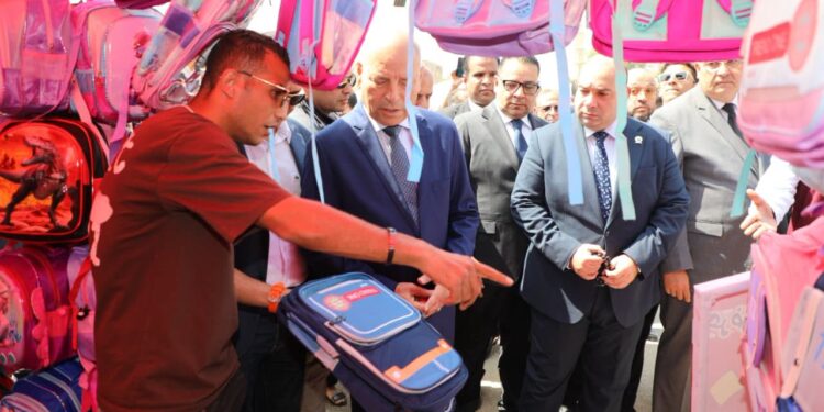 محافظ القاهرة يفتتح معرضي “أهلًا مدارس والسلع الغذائية” بحى السلام أول بمشاركة حزب حماة وطن .. صور