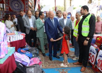 محافظ القاهرة يفتتح معرض «مدارس ومستلزمات البيت المصرى» بحى شبرا .. صور