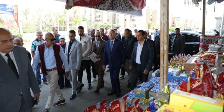 محافظ القاهرة يفتتح معرضي “أهلًا مدارس والسلع الغذائية” بحى السلام أول بمشاركة حزب حماة وطن .. صور