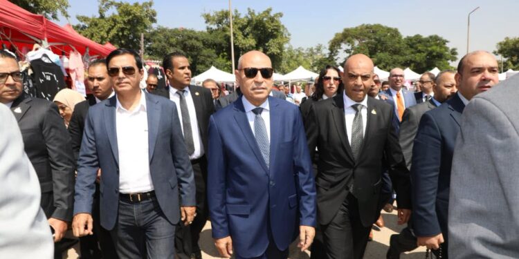 محافظ القاهرة يفتتح معرضي “أهلًا مدارس والسلع الغذائية” بحى السلام أول بمشاركة حزب حماة وطن .. صور