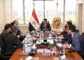 المهندس خالد هاشم وزير الصناعة وجانب من اللقاء