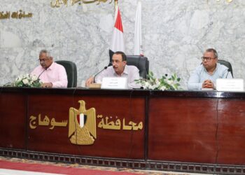 «لا تعطيل لطلبات المواطنين».. محافظ سوهاج يوجه بتسريع منظومة التقنين